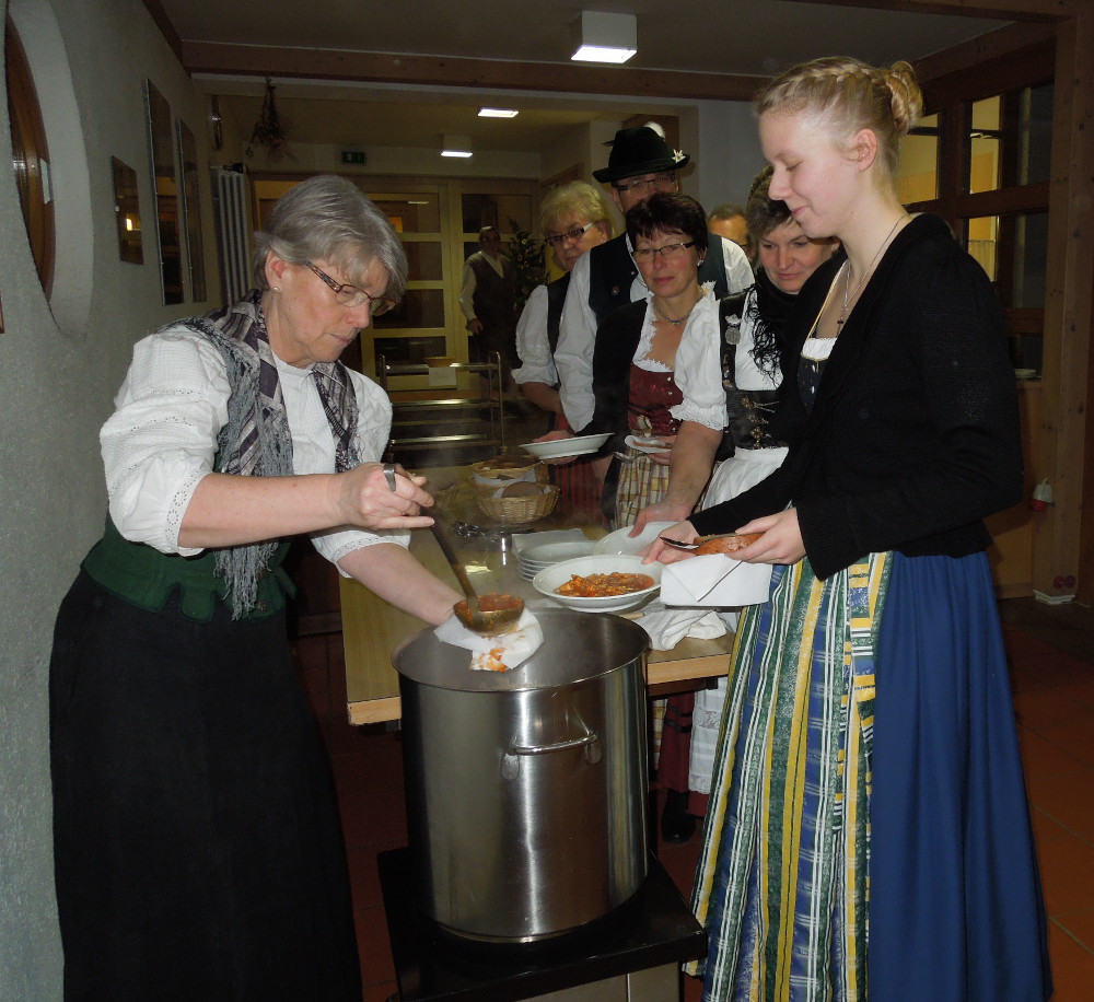Essensausgabe Gulaschsuppe